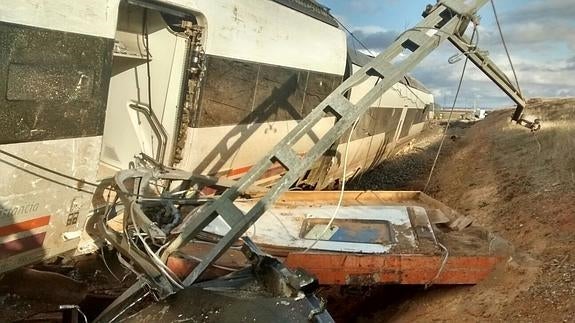 Pasajeros en el lugar del suceso. Twitter: Rubén Navarro (@rub_navarro)