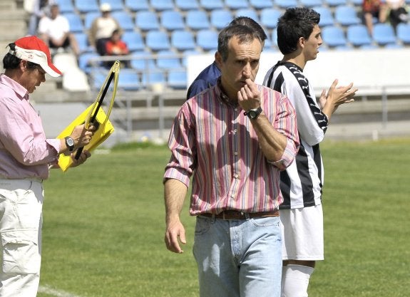 Fael, con el Badajoz en un choque del 2009 en el Nuevo Vivero contra el Sporting Villanueva. :: hoy