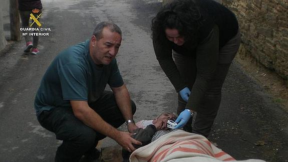 Rescatado un hombre de 70 años que llevaba días encerrado en una vivienda en Carrascalejo