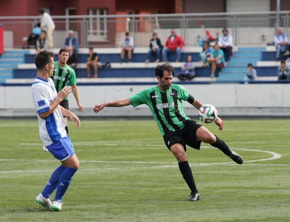 Barrero durante el partido de fase de ascenso con el Europa en junio. :: hoy