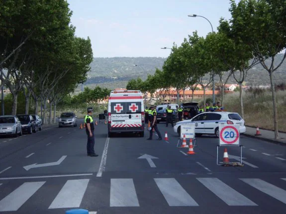 Control de alcohol y drogas al volante instalado por la Policía Local en la avenida de Portugal. :: hoy