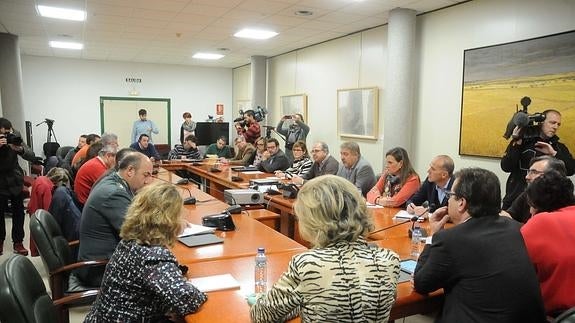 imagen de la reunión celebrada hoy en la Consejería de Medio Ambiente y Rural, Políticas Agrarias y Territorio 