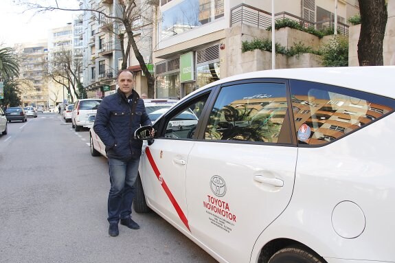 Vicente Mendoza, presidente de la Asociación Provincial de Radio-Taxi. :: marisa núñez