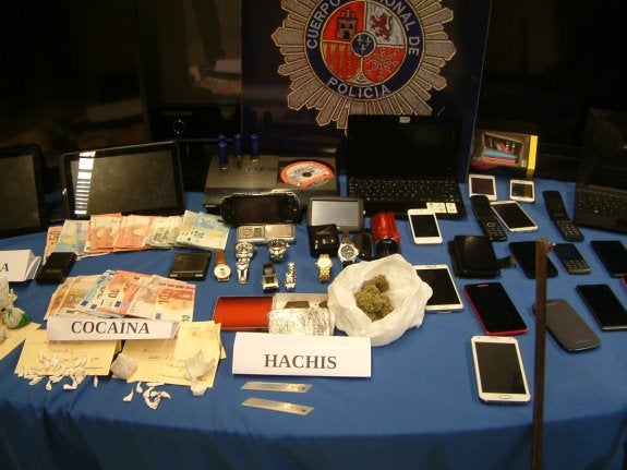 Material decomisado en los registros domiciliarios. :: p. n.