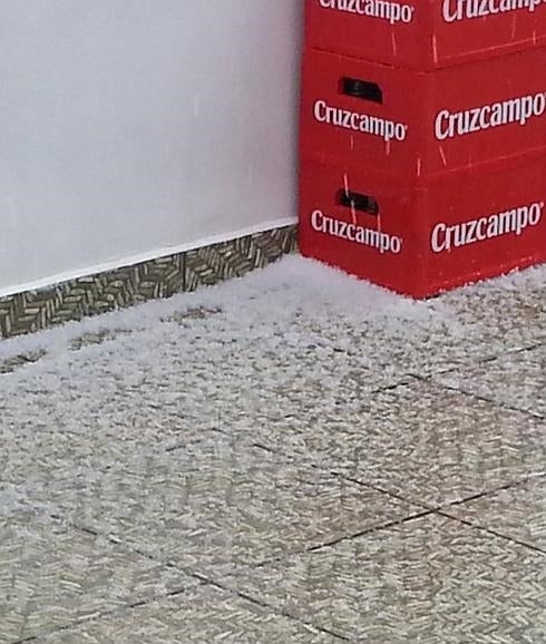 Granizo caído en Medina de las Torres:: GERMÁN ROCHA