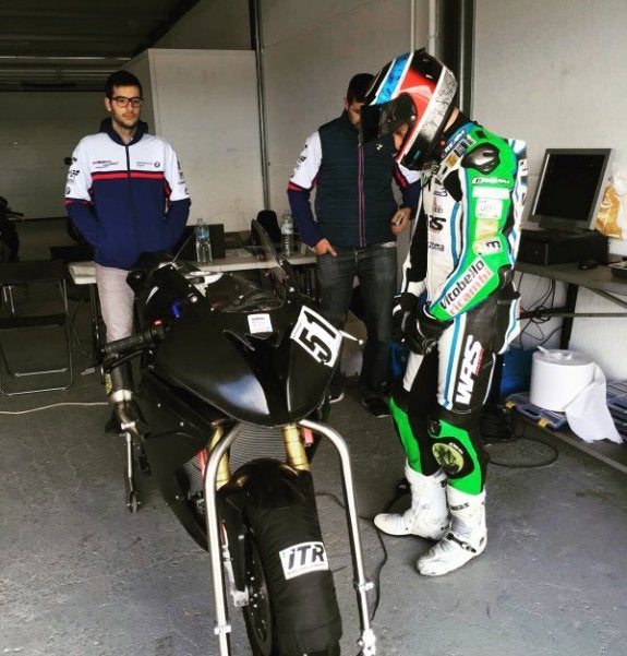 Santi Barragán, antes de un entrenamiento. :: @easyrace sbk team