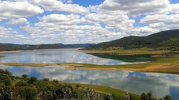 Embalse de Cijara, en Helechosa de los Montes:: J.A. BERMEJO