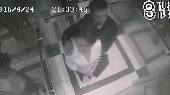 La mujer que noqueó en tres segundos al hombre que la acosaba en un ascensor
