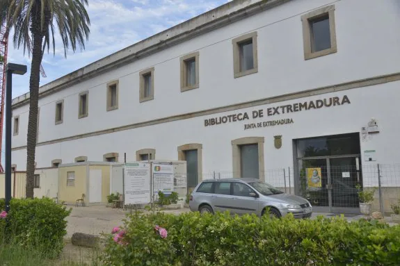 La Biblioteca de Extremadura está en la Alcazaba, junto a la Facultad de Comunicación. :: j. v. arnelas