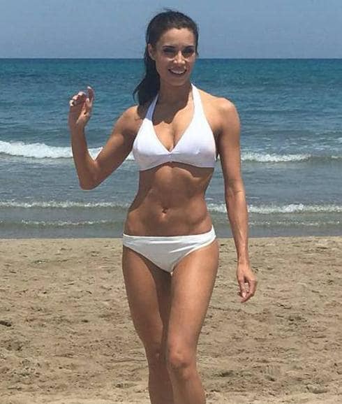 Así de sexy luce Pilar Rubio con un escueto bikini blanco en su Instagram.