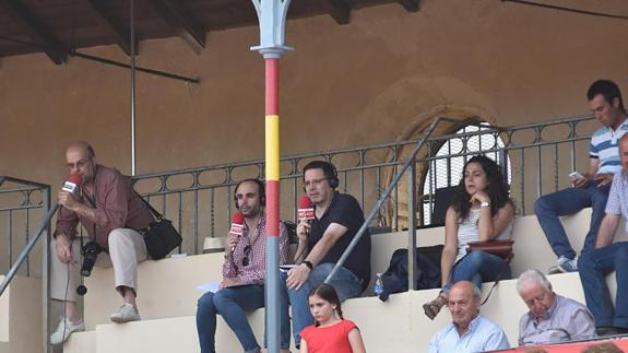 Pepe Orantos y Fernando Talaván retransmiten el festejo desde Plasencia:: PALMA