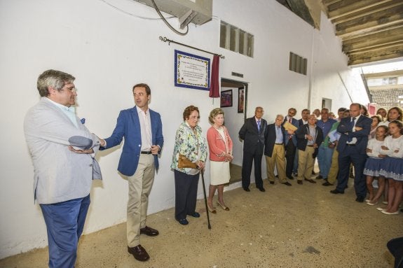 Acto de homenaje a los dos cirujanos de la plaza pacense. :: j.v. arnelas