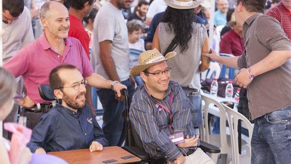 El secretario de Organización de Podemos Pablo Echenique está tarde en Cáceres