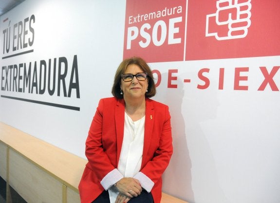 Marisol Pérez en la sede regional del PSOE en Mérida. :: brígido