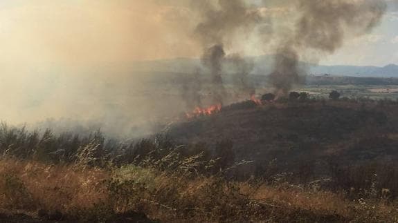 La Junta da por estabilizado el incendio en Portaje tras la quema de 143 hectáreas