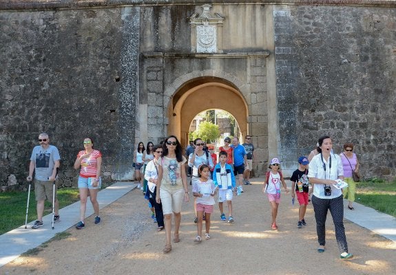 Imagen de archivo de una visita guiada:: HOY