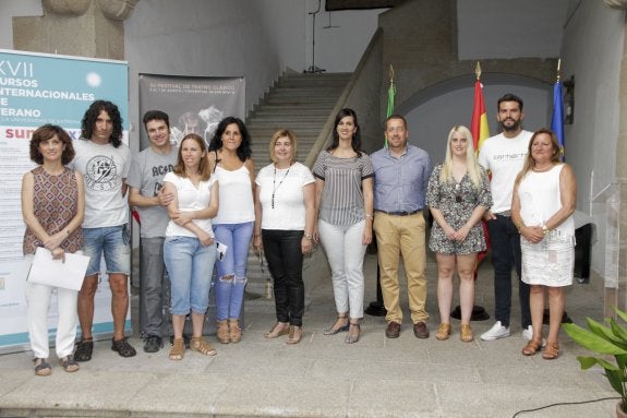 Presentación ayer en el Palacio de Carvajal de Cáceres del XXXII Festival de Teatro de Alcántara. :: armando méndez