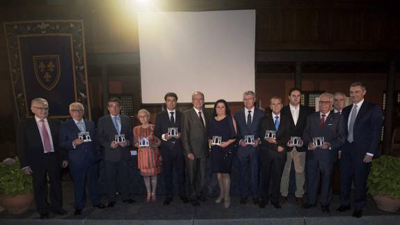 Foto de familia de los premiados