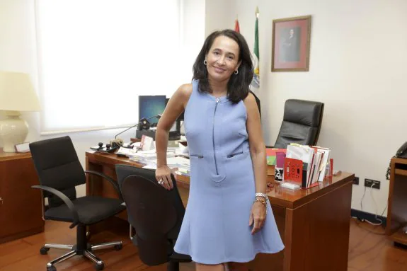 María Félix Tena, en su despacho de la Audiencia Provincial. :: lorenzo cordero