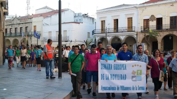 Los Danzaores ante la Virgen de la Salud. :: juan i. márquez