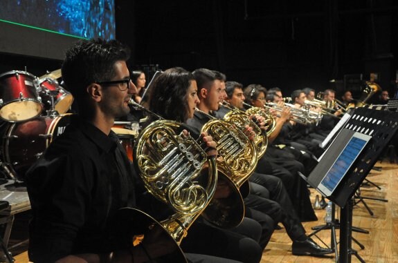 La Extremadura Film Orchestra comenzó los actos. :: e.d.