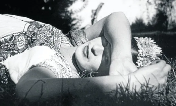 Frida Kahlo, en una imagen captada por el fotógrafo colombiano Leo Matiz (1941). :: Fundación Leo Matiz