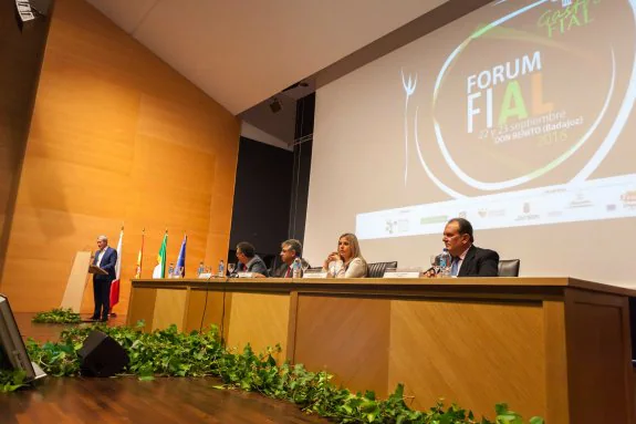El fórum se inauguró ayer en el auditorio de Feval. :: e. d.