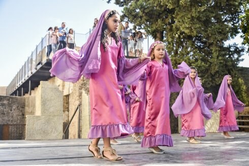 Los Jardines de la Galera aocgen diferentes actuaciones, entre ellas una muestra infantil de danza oriental