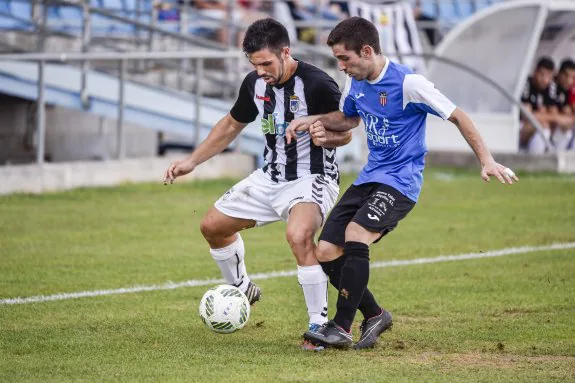 Javichu estará un mes y medio de baja por un esguince. ARNELAS