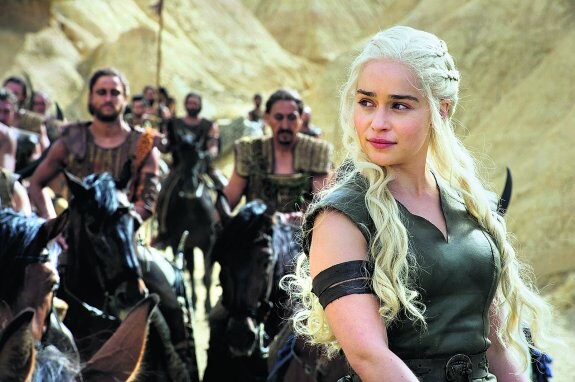 Emilia Clarke, en el papel de la reina Daenerys Targaryen. :: r. c.