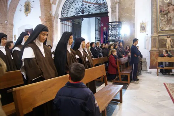 Las monjas llegaron a Cumbres Mayores en 2013, donde las recibieron con una misa. :: diócesis de huelva