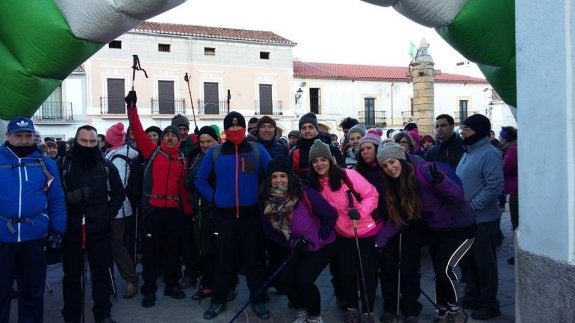 Participantes de una ruta senderista. :: CEDIDA