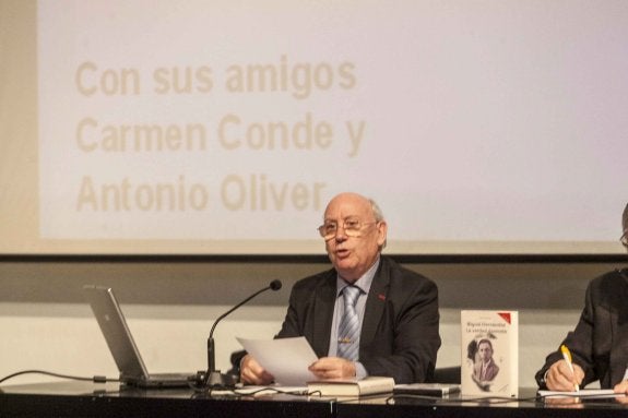 Luis Leal ayer durante su intervención. :: j. rey