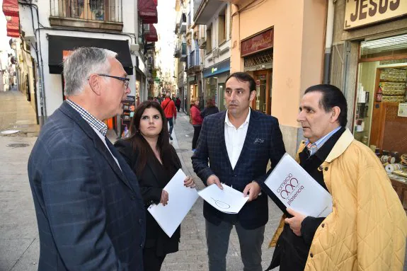 Luis Miguel Pérez Escanilla, Rocío Esteban, Fernando Santiago y Javier Rubio, ayer en la calle del Sol. :: david palma