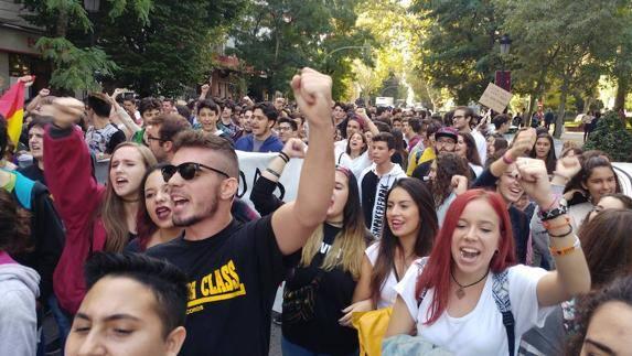 Manifestacion de estudiantes de Secundaria a finales de octubre. 