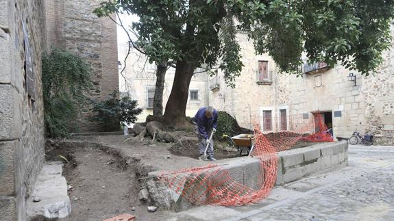 Imagen del jardín elevado de la Plaza del Conde de Canilleros, en obras.