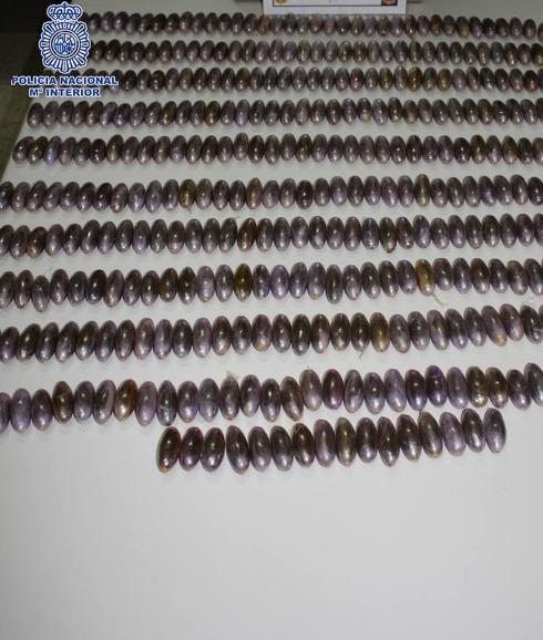 Las 'bellotas' de hachís incautadas por la Policía Nacional en Badajoz