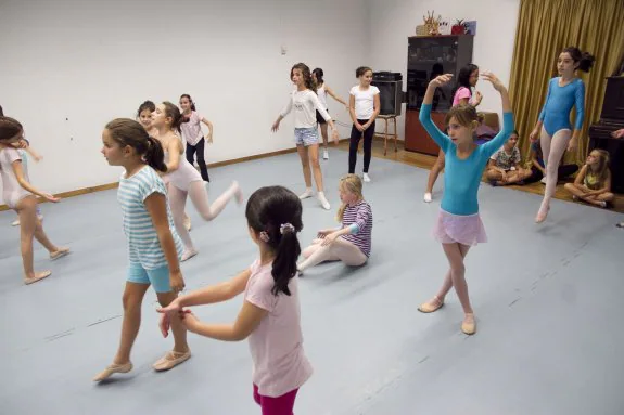 Pruebas de nivel en la antigua escuela de danza al comienzo del curso 2013/2014. :: hoy