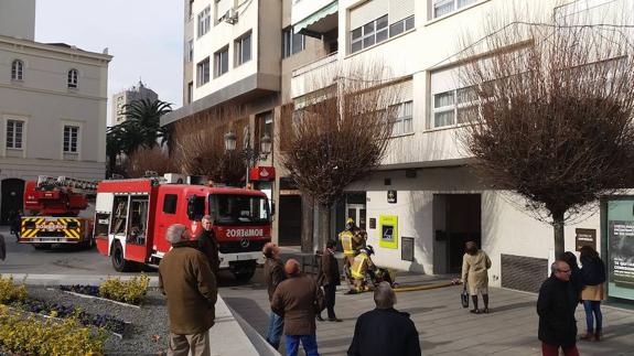 Los vecinos alertaron de la humareda que salía de una vivienda de la plaza Minayo