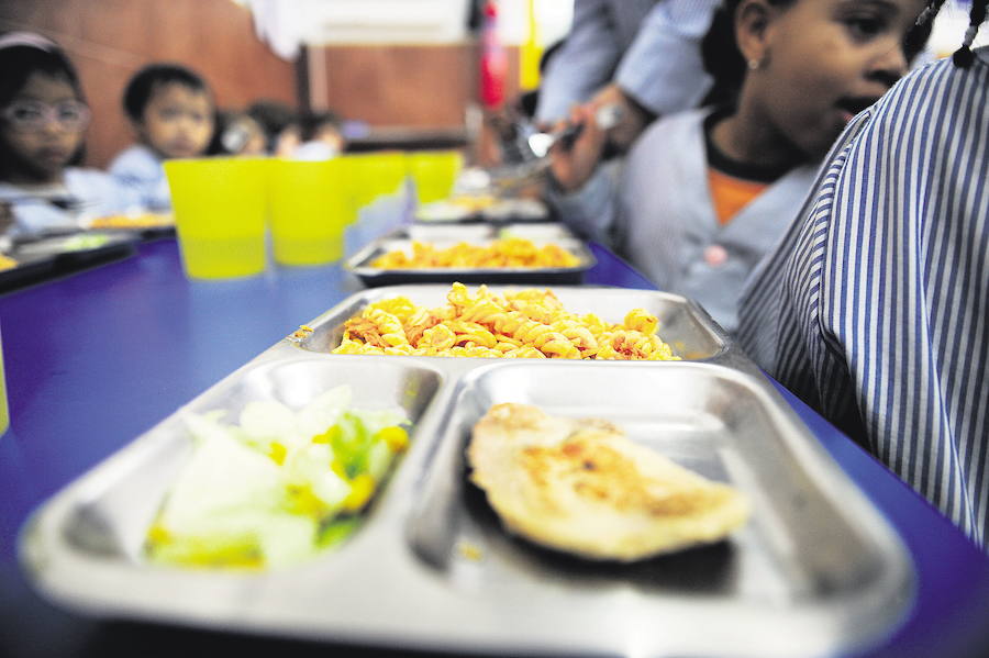 Imagen de archivo de un menú en un comedor escolar. ::