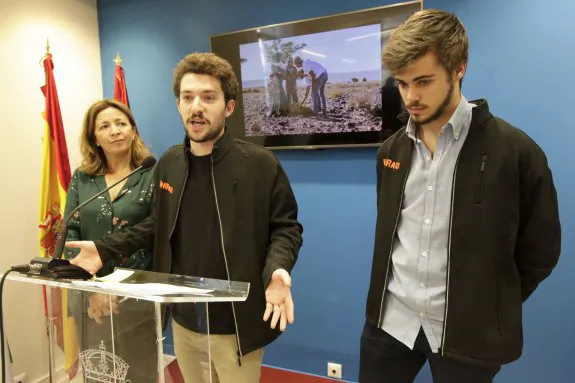 Presentación ayer de la iniciativa solidaria. :: lorenzo cordero