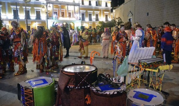 Ambiente de Carnaval en Plaza de España el año pasado. :: hoy