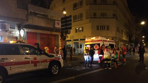 Efectivos de Cruz Roja en la Ronda del Pilar.: