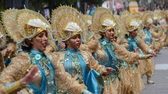 Los Lingotes, durante el desfile:: CASIMIRO MORENO