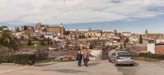 La auténtica fachada de Cáceres desde el mirador de la calle Marte, en San Marquino. ::  Jorge Rey