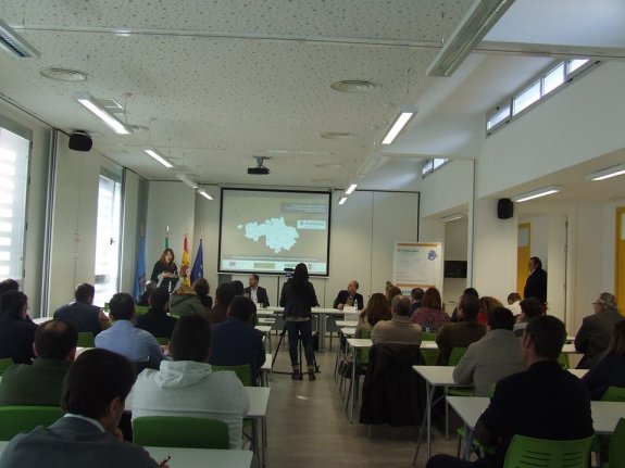 Los técnicos de Fedesiba están dando charlas por la comarca. :: g. c.