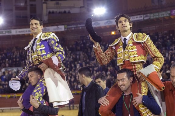 Manzanares y Castella compartieron puerta grande ayer en Castellón. :: efe