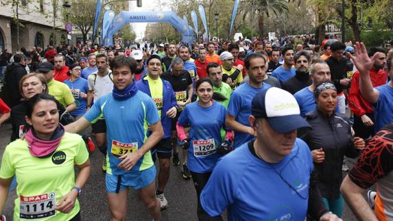 Más de 1.000 corredores se dan cita este domingo en la XI Media Maratón de Cáceres
