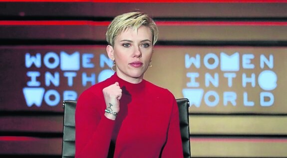 Scarlett Johansson, en un congreso de mujeres. :: reuters