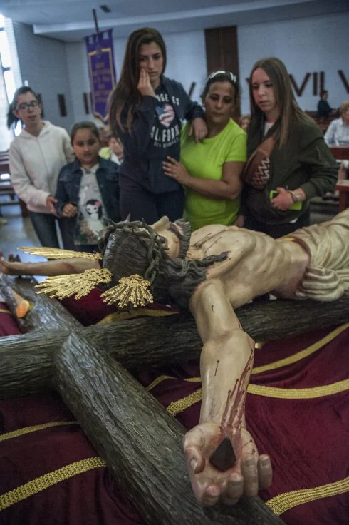 El Cristo de la Angustia durante la ofrenda floral.